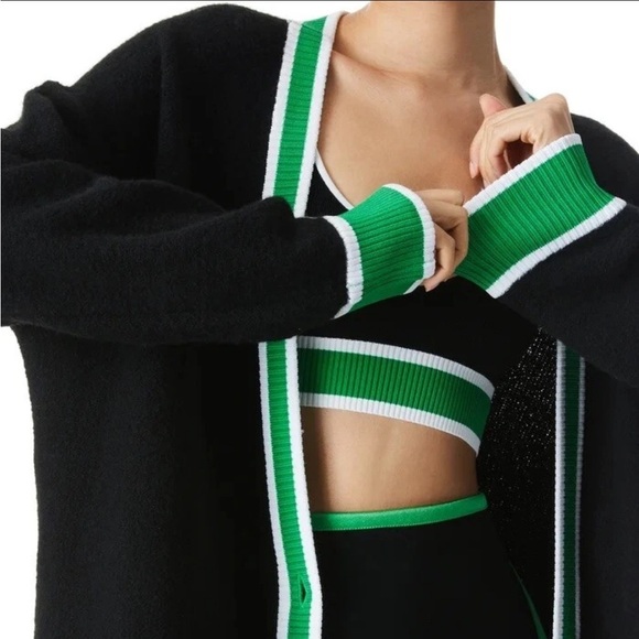 ALICE + OLIVIA BARRY OVERSIZED V-NECK CARDIGAN SIZE LARGE - Picture 9 of 10